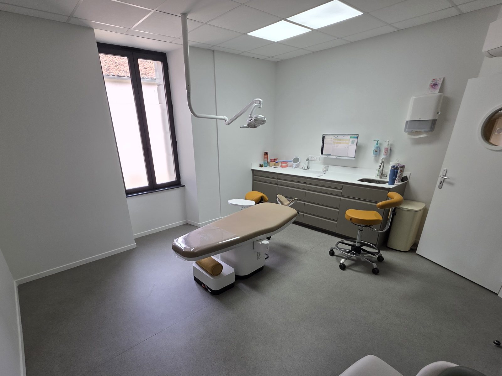 Seconde salle de soins, lumineuse, du Cabinet dentaire Dandelion